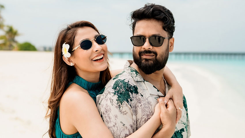 মালদ্বীপে মুগ্ধতা ছড়াচ্ছেন মেহজাবীন-আদনান