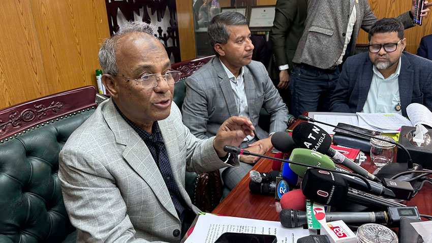 কৃষি ছাড়া উত্তর দেব না, ছাত্রলীগ নেতার প্রসঙ্গ এড়িয়ে গেলেন উপদেষ্টা